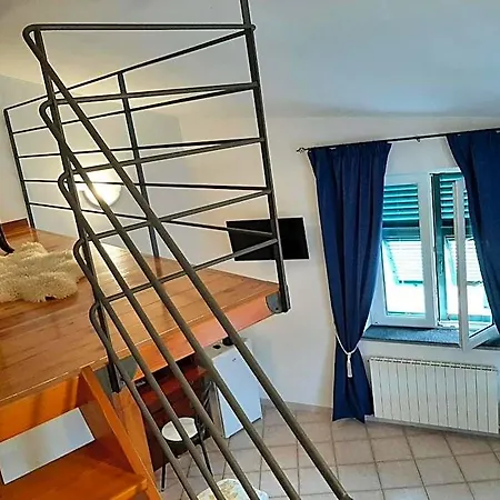 La 3*